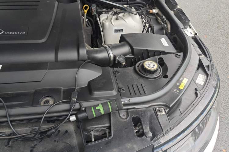 Used Land Rover Range SportNew Energy 2022 P400e SE Engine Bay Left
