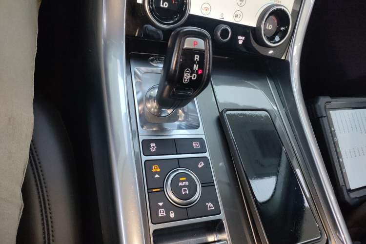 Used Land Rover Range SportNew Energy 2022 P400e SE Gear Lever