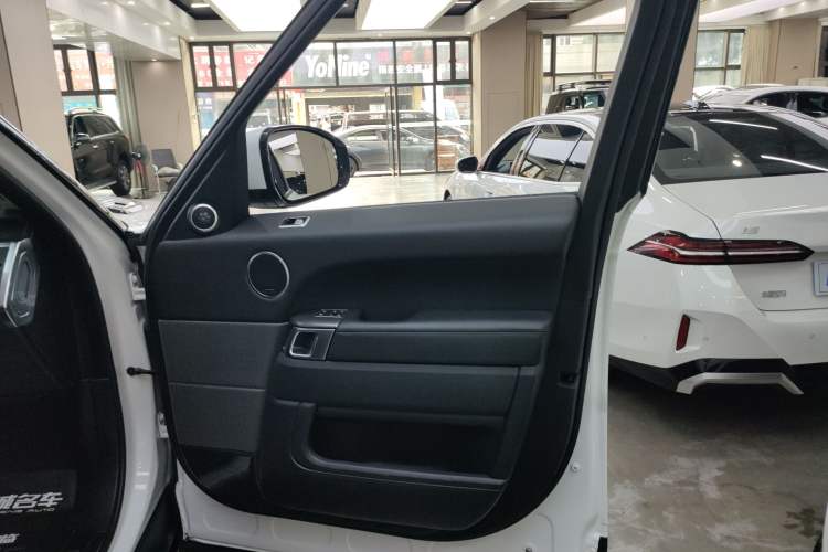 Used Land Rover Range SportNew Energy 2022 P400e SE Interior 5