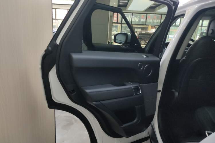 Used Land Rover Range SportNew Energy 2022 P400e SE Interior 8