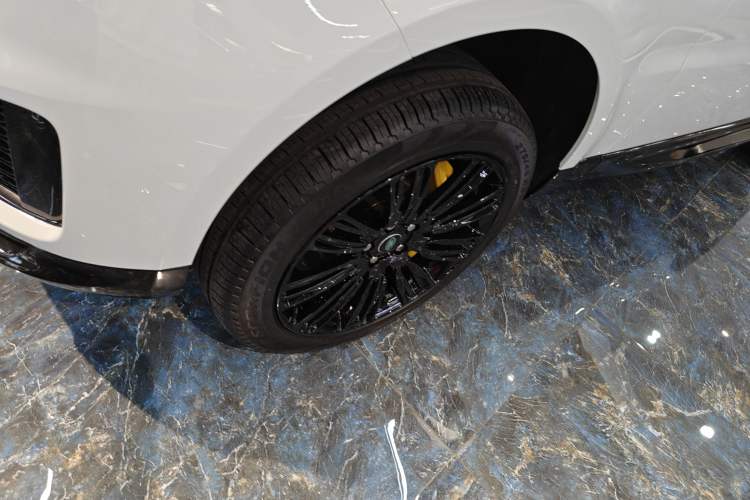 Used Land Rover Range SportNew Energy 2022 P400e SE Left Front Wheel Hub