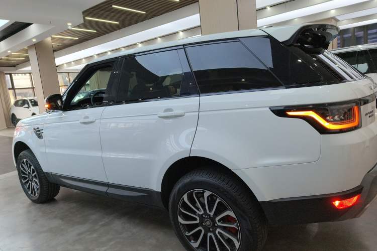 Used Land Rover Range SportNew Energy 2022 P400e SE Left Side