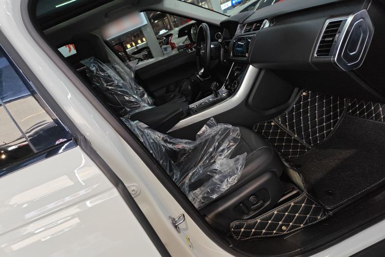 Used Land Rover Range SportNew Energy 2022 P400e SE Right Front Seat