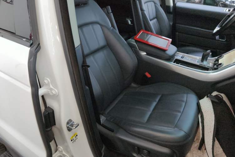 Used Land Rover Range SportNew Energy 2022 P400e SE Right Front Seat