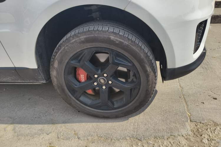 Used Land Rover Range SportNew Energy 2022 P400e SE Right Front Wheel Hub