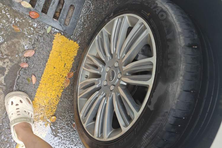 Used Land Rover Range SportNew Energy 2022 P400e SE Right Front Wheel Hub