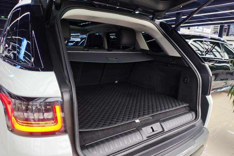 Used Land Rover Range SportNew Energy 2022 P400e SE Trunk