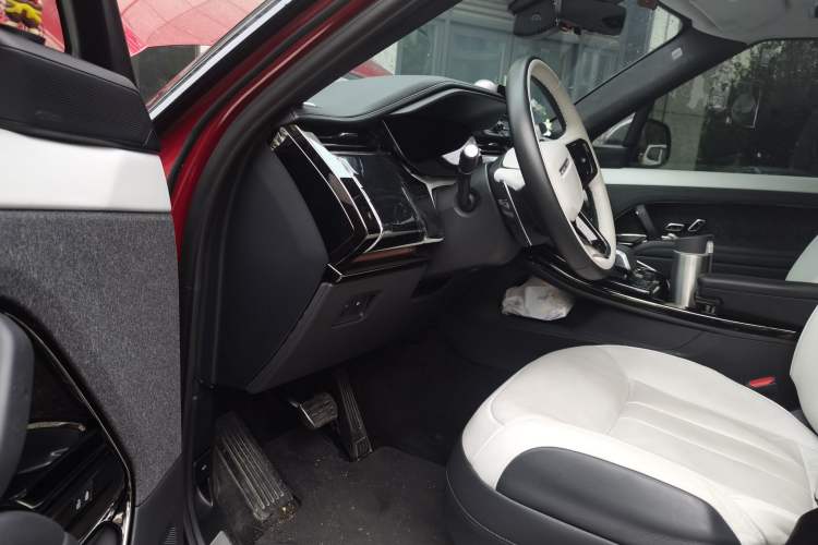 Used Land Rover Range SportNew Energy 2023 P510e Plug-in Hybrid – First Edition Driver Seat