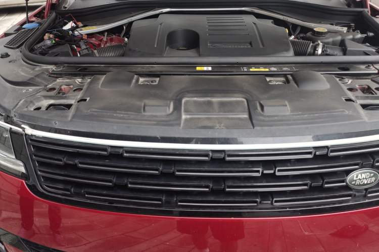 Used Land Rover Range SportNew Energy 2023 P510e Plug-in Hybrid – First Edition Engine Bay