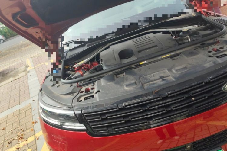 Used Land Rover Range SportNew Energy 2023 P510e Plug-in Hybrid – First Edition Engine Bay Right