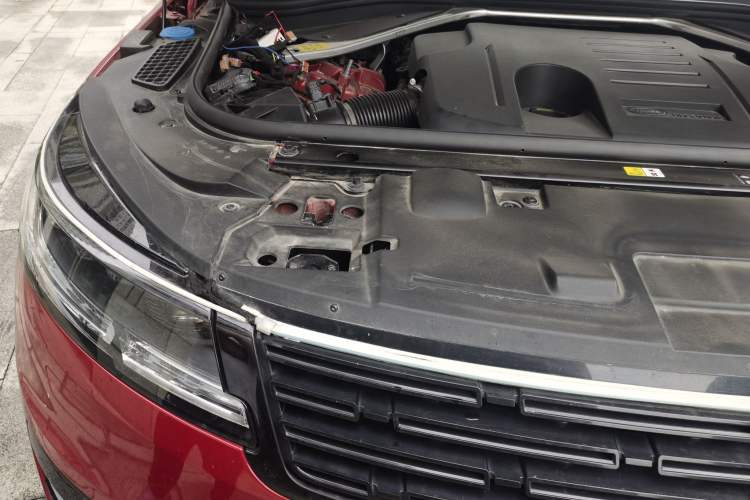 Used Land Rover Range SportNew Energy 2023 P510e Plug-in Hybrid – First Edition Engine Bay Right
