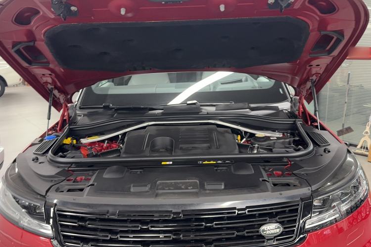 Used Land Rover Range SportNew Energy 2023 P510e Plug-in Hybrid – First Edition Engine Bay