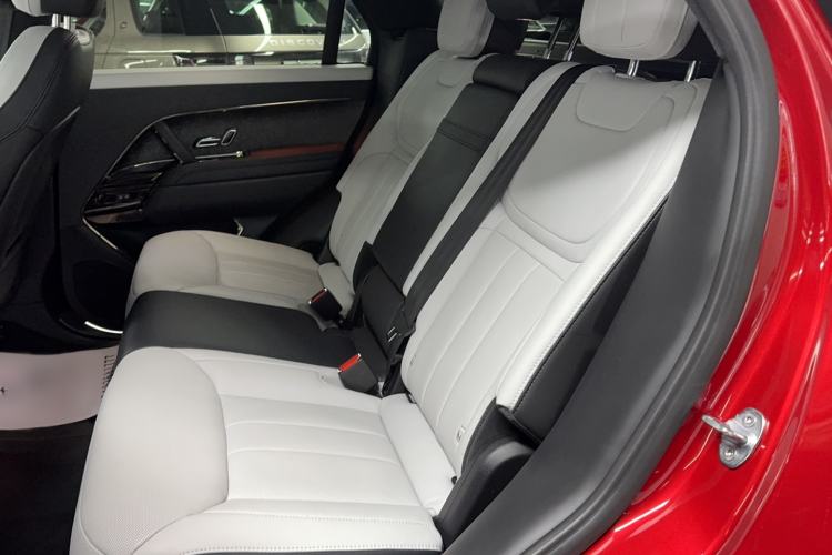 Used Land Rover Range SportNew Energy 2023 P510e Plug-in Hybrid – First Edition Interior 1