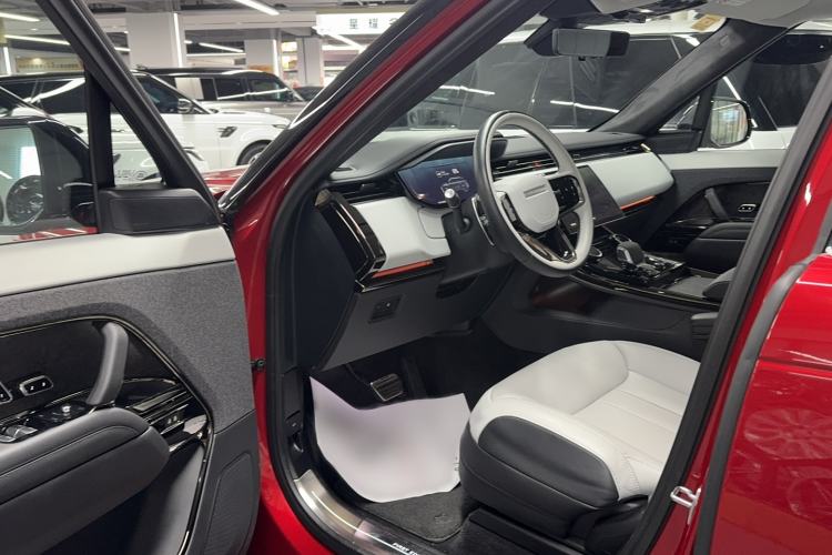 Used Land Rover Range SportNew Energy 2023 P510e Plug-in Hybrid – First Edition Interior 2