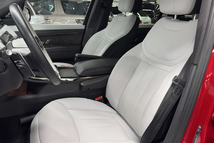 Used Land Rover Range SportNew Energy 2023 P510e Plug-in Hybrid – First Edition Left Front Seat