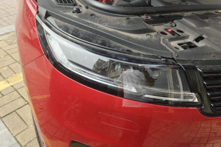 Used Land Rover Range SportNew Energy 2023 P510e Plug-in Hybrid – First Edition Right Front Headlight