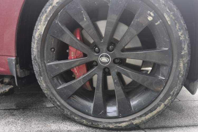 Used Land Rover Range SportNew Energy 2023 P510e Plug-in Hybrid – First Edition Right Front Wheel Hub