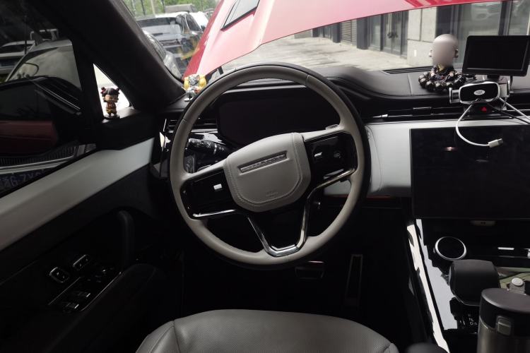 Used Land Rover Range SportNew Energy 2023 P510e Plug-in Hybrid – First Edition Steering Wheel