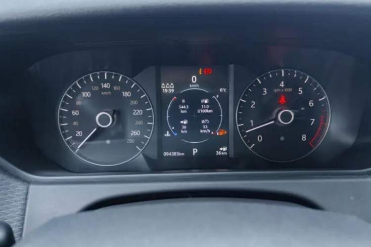 Used Land Rover Range Velar 2020 P250 Odometer Close Up