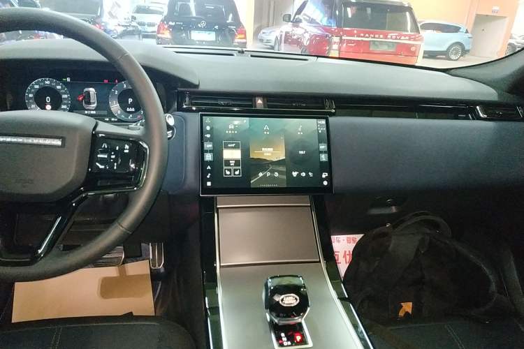 Used Land Rover Range Velar 2024 Dynamic SE Audio And AC Panel
