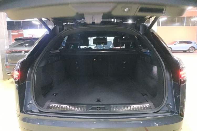Used Land Rover Range Velar 2024 Dynamic SE Trunk