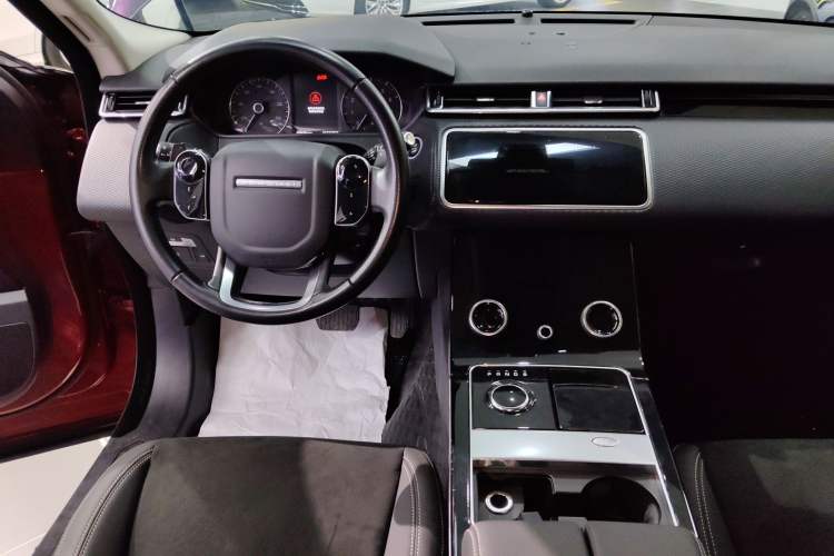Used Land Rover Range Velar 2019 250 PS Audio And AC Panel