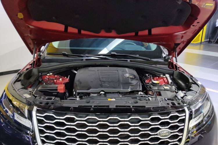 Used Land Rover Range Velar 2019 250 PS Engine Bay