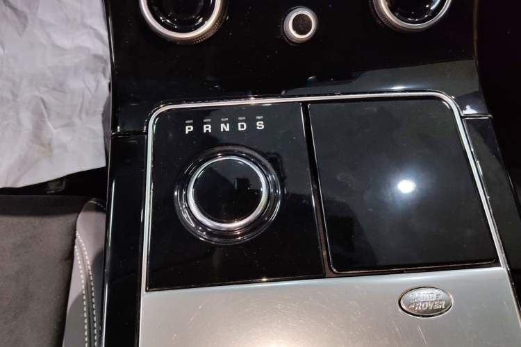 Used Land Rover Range Velar 2019 250 PS Gear Lever