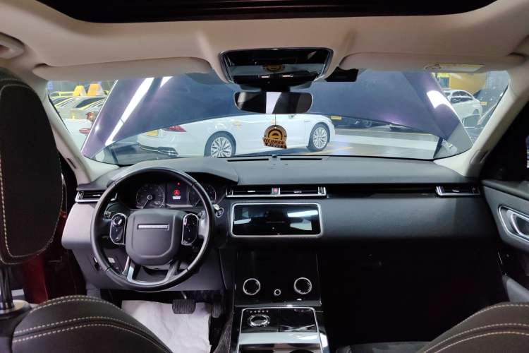 Used Land Rover Range Velar 2019 250 PS Headliner