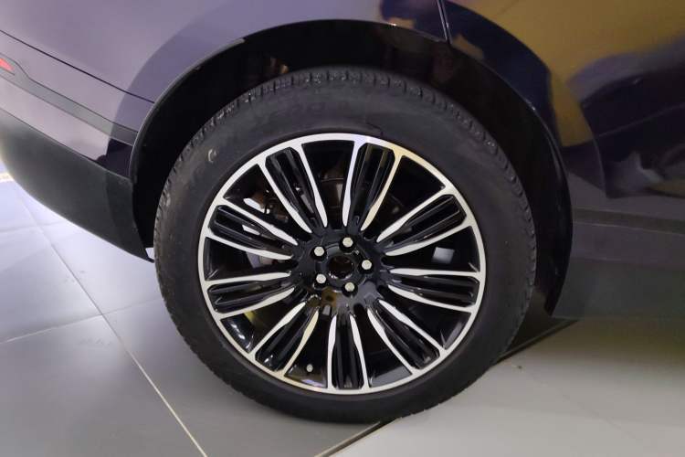 Used Land Rover Range Velar 2019 250 PS Right Rear Wheel Hub