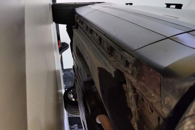Used Land Rover Range Velar 2019 250 PS Right Side Sill