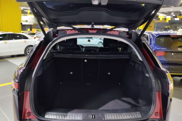 Used Land Rover Range Velar 2019 250 PS Trunk