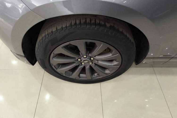 Used Land Rover Range Velar 2020 P340 R-DYNAMIC S Left Front Wheel Hub
