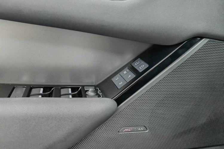 Used Land Rover Range Velar 2024 Dynamic SE Interior 4