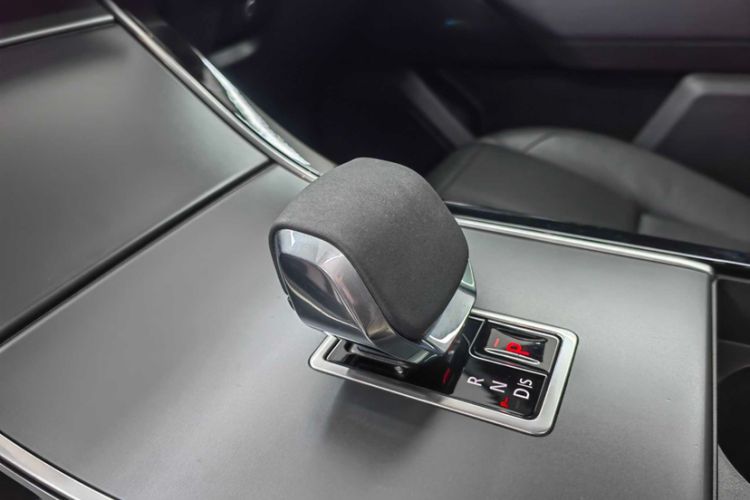 Used Land Rover Range Velar 2024 Dynamic SE Interior 6