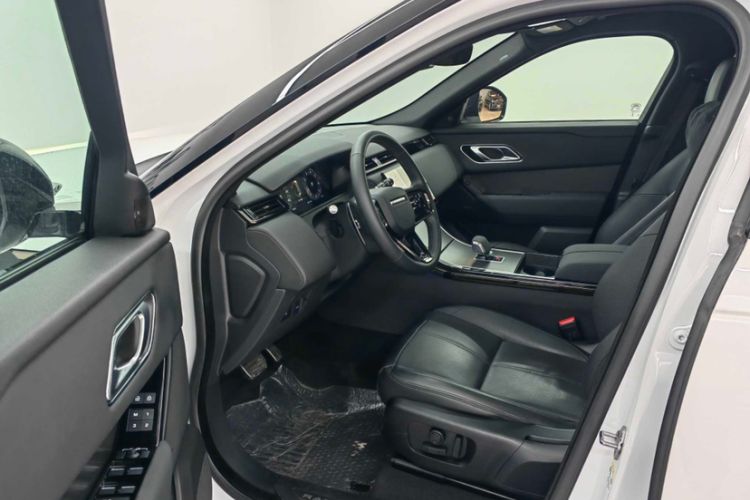 Used Land Rover Range Velar 2024 Dynamic SE Interior 8