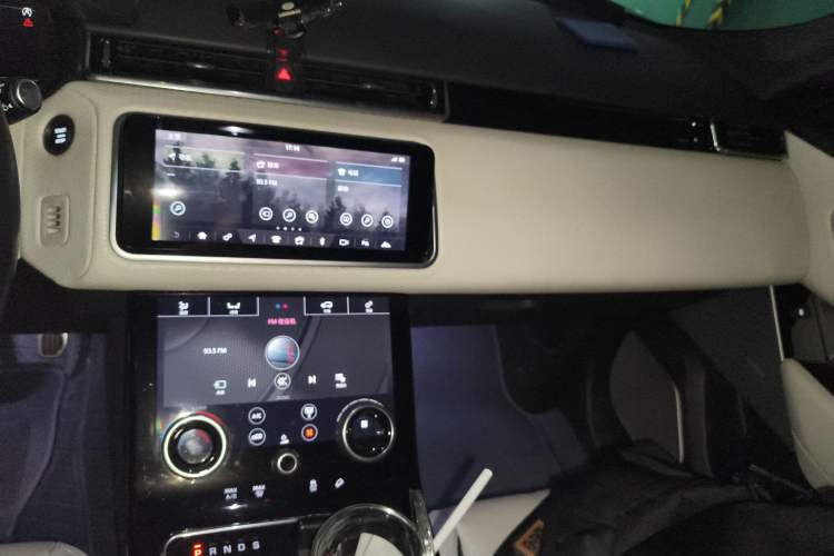 Used Land Rover Range Velar 2017 P380 R-DYNAMIC SE Audio And AC Panel