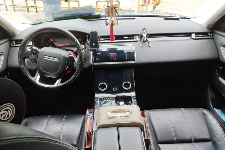 Used Land Rover Range Velar 2017 P380 S Center Console