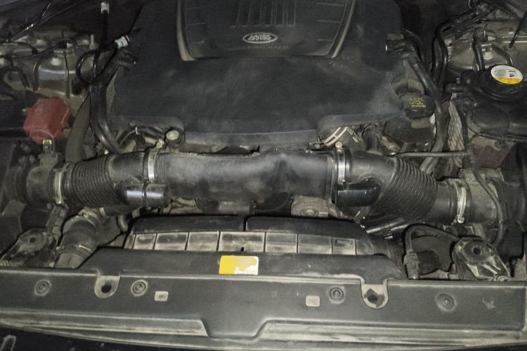 Used Land Rover Range Velar 2017 P380 R-DYNAMIC SE Engine Bay