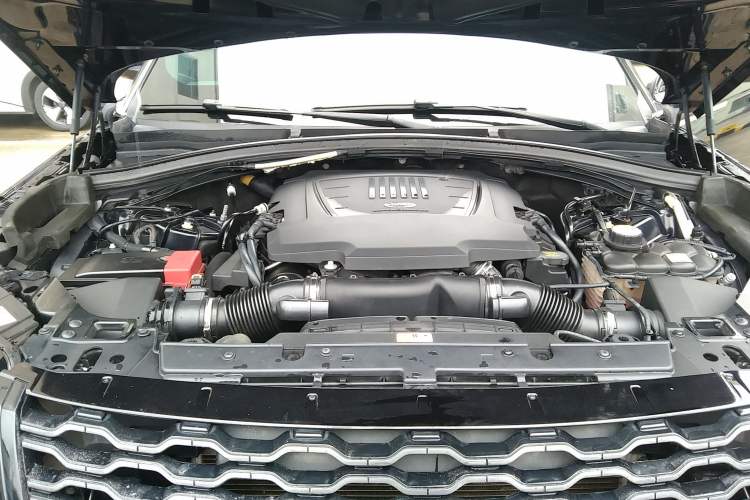 Used Land Rover Range Velar 2017 P380 R-DYNAMIC S Engine Bay