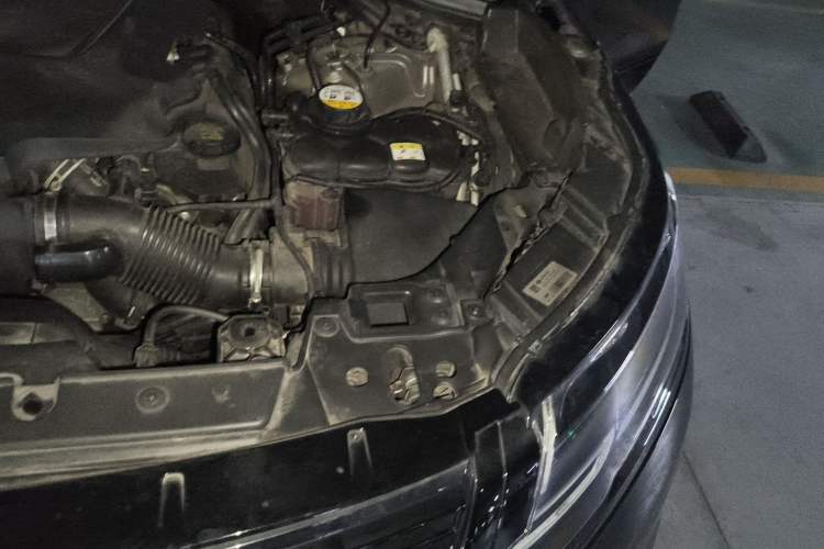 Used Land Rover Range Velar 2017 P380 R-DYNAMIC SE Engine Bay Left