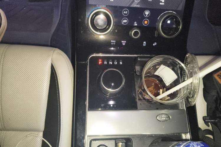 Used Land Rover Range Velar 2017 P380 R-DYNAMIC SE Gear Lever