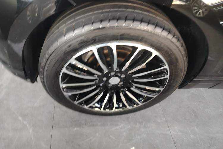 Used Land Rover Range Velar 2017 P250 S Left Front Wheel Hub