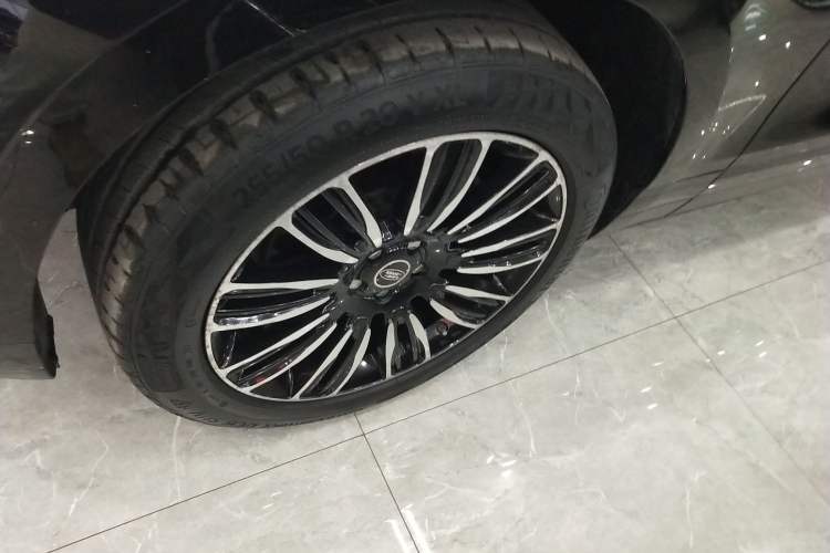 Used Land Rover Range Velar 2017 P250 S Left Front Wheel Hub