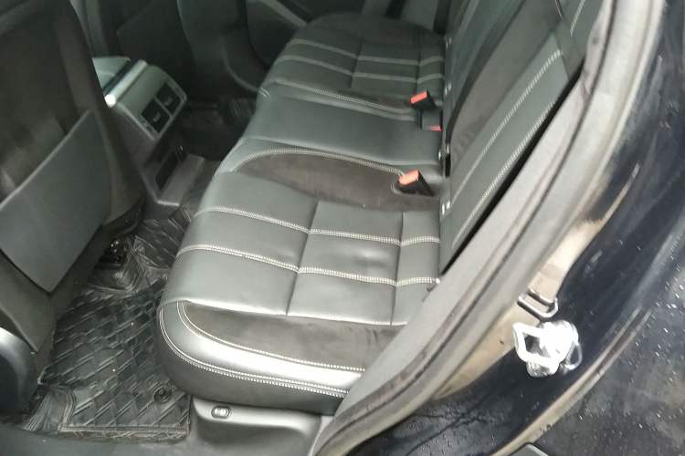 Used Land Rover Range Velar 2017 P380 R-DYNAMIC S Left Rear Seat
