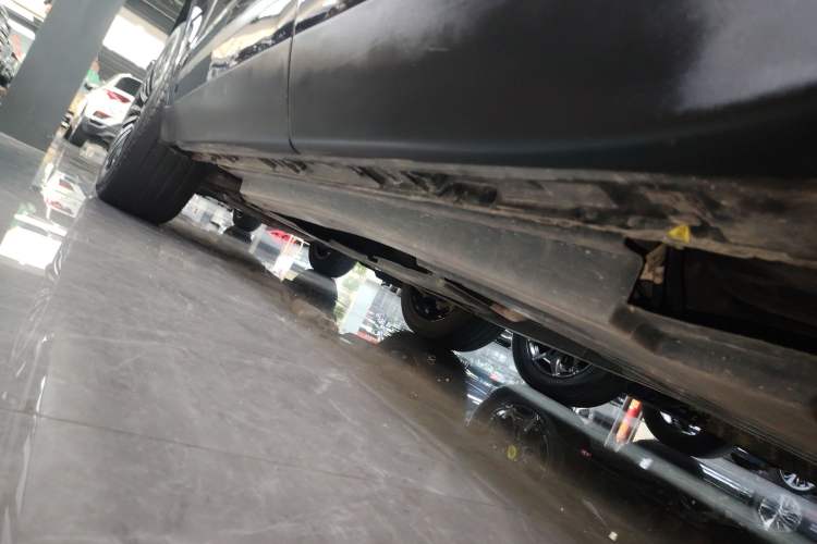 Used Land Rover Range Velar 2017 P250 S Left Side Sill