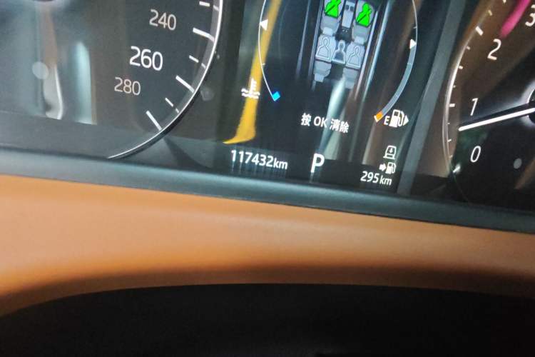 Used Land Rover Range Velar 2017 P380 R-DYNAMIC S Odometer Close Up