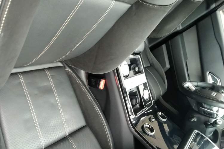 Used Land Rover Range Velar 2017 P380 R-DYNAMIC S Right Front Seat