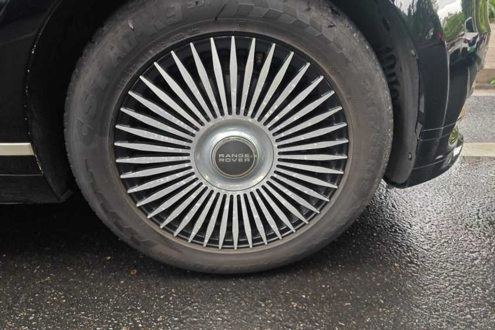 Used Land Rover Range Velar 2017 P380 R-DYNAMIC S Right Front Wheel Hub