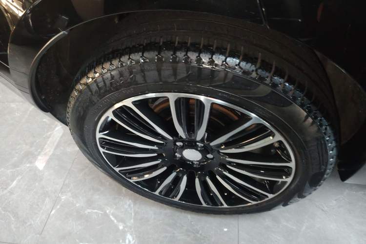 Used Land Rover Range Velar 2017 P250 S Right Rear Wheel Hub